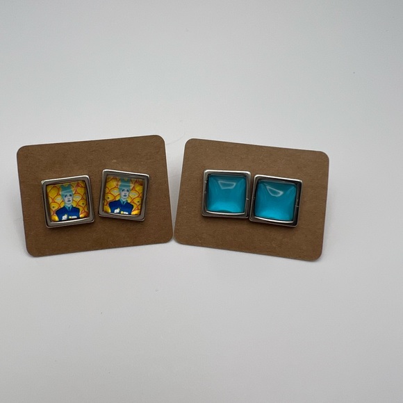 Classic Edgy  Square Stud Earrings - Stylish Retro Small Earring Set - Picture 8 of 14